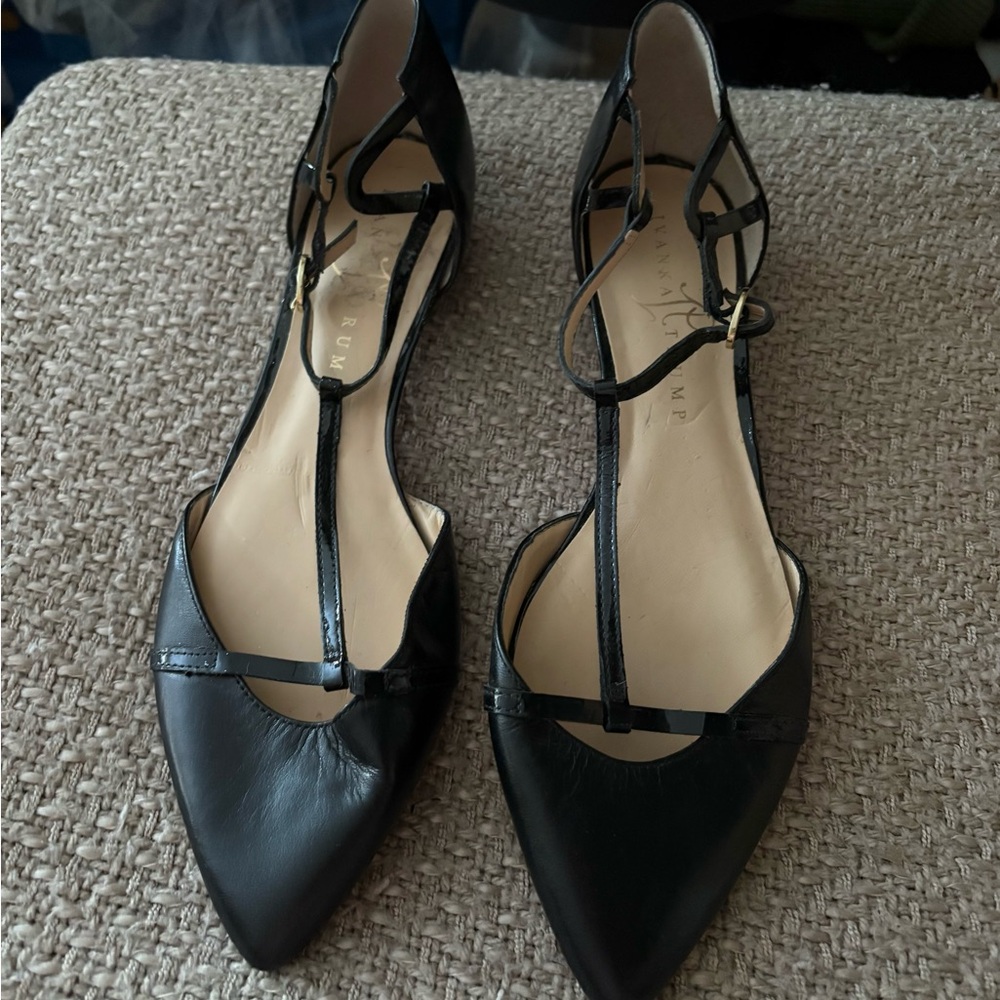 New  sz 8 1/2 Ivanka Trump Black T-Strap flats